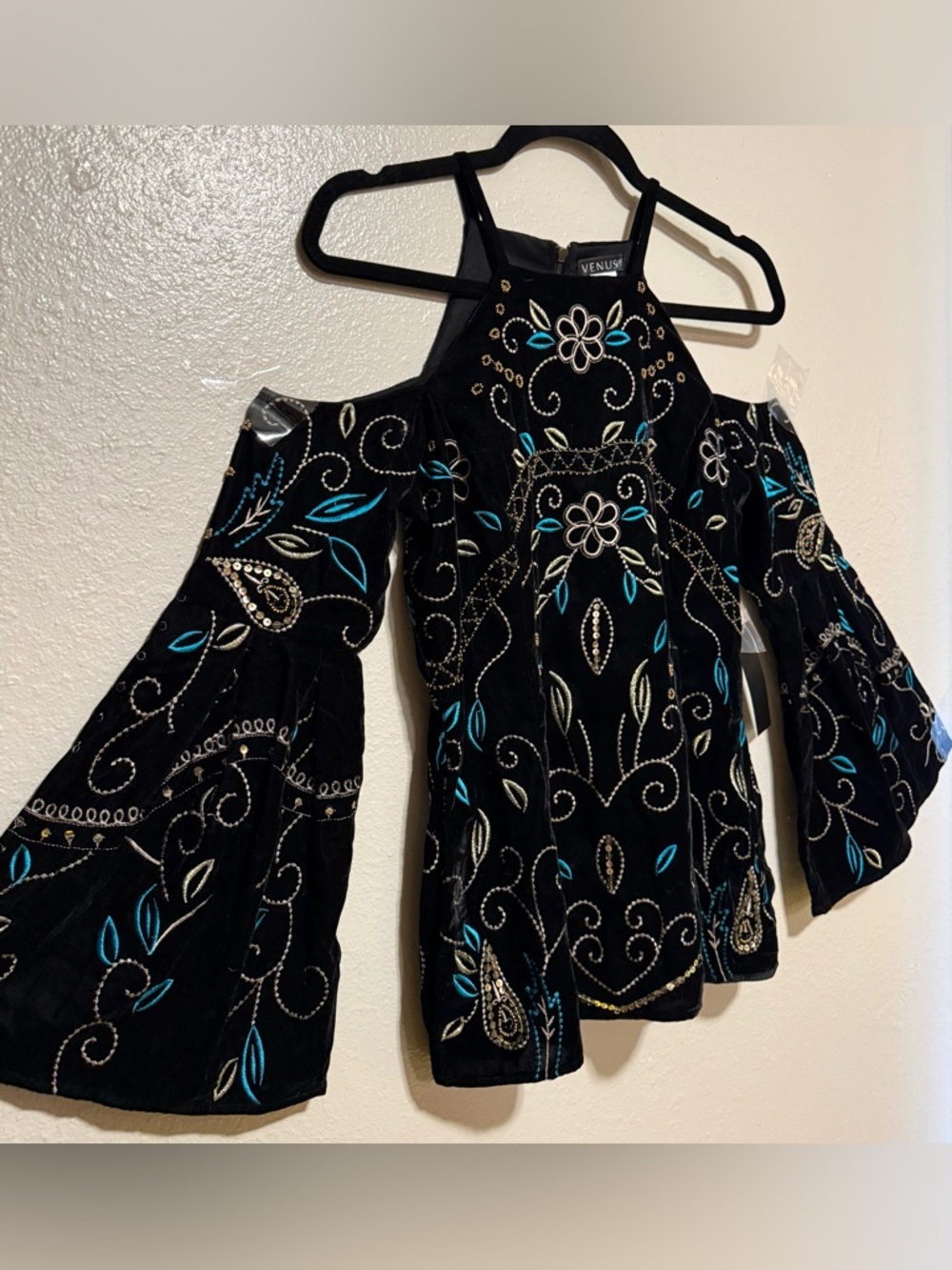NWT Venus Black Velvet Embroidered Cold Shoulder Blouse | Boho Sequin Top Size 2 - Picture 4 of 5